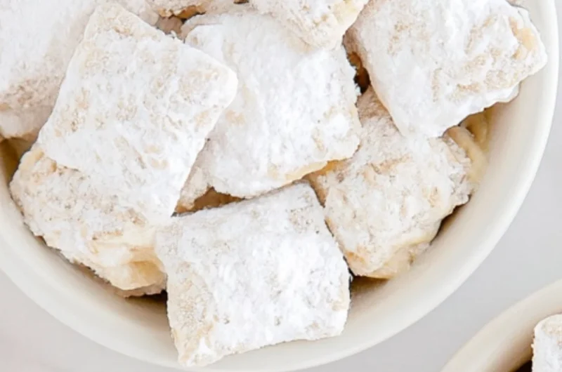 Delicious banana cream pie muddy buddies dessert featuring banana pudding flavors.