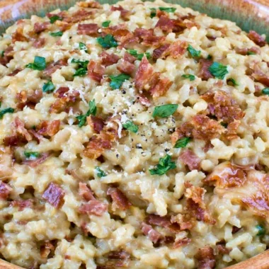 Creamy carbonara risotto garnished with parsley and cheese