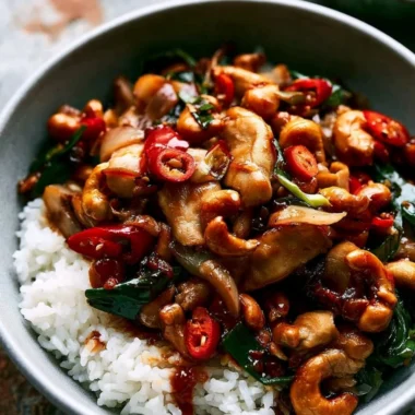 Delicious Thai Cashew Chicken Stir Fry with vibrant vegetables and crunchy cashews