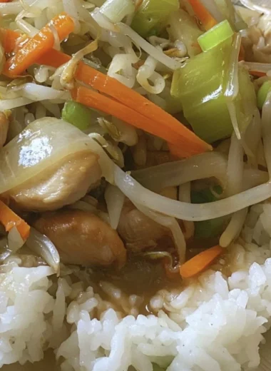 Delicious bowl of Cozy Cantonese Chicken Chow Mein with vegetables and chicken
